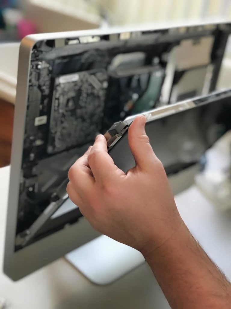Rense iMac for støv