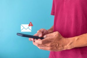 Mand bruger iMessage